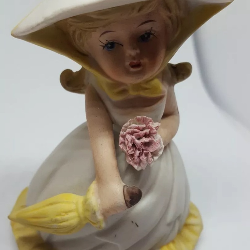 PAIR OF CERAMIC FIGURINES BOY AND GIRL 1 chipped - Picture 8 of 13